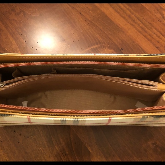 New handbag that looks great with everything. - Picture 4 of 8